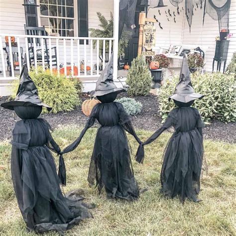 25+ Spooky And Creative Outdoor Halloween Decor Ideas