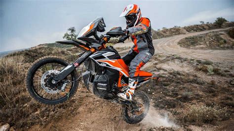 2017 KTM 790 Adventure: hardcore ADV