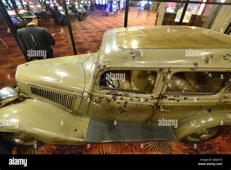 Car bonnie clyde shot in hi-res stock photography and images - Alamy