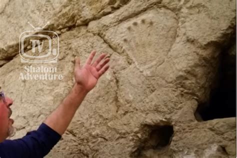 Archaeologists Uncover Mysterious 1,000 Year Old Hand Print in ...