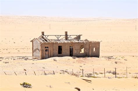 Kolmanskop Building | World-Adventurer