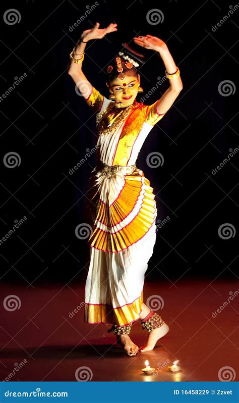 Mohiniyattam (Dance of the Enchantress) Performer Editorial Stock Image - Image of india ...