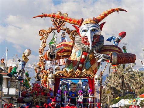 Carnevale di Viareggio - Saga