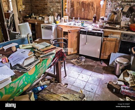 Derelict kitchen hi-res stock photography and images - Alamy