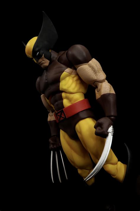 Mafex brown suit Wolverine 🔥🔥 : r/ActionFigures