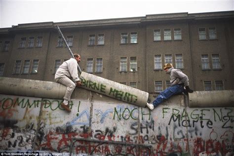 Fall of The Berlin Wall Revisited: 25 years on | Tear down this wall ...