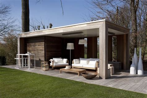 Modern tuinhuis met veranda | Achtertuin patio, Achtertuin pergola, Patiodesign