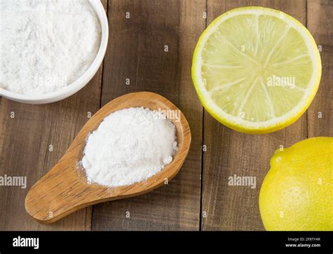 Baking soda with lemon Stock Photo - Alamy