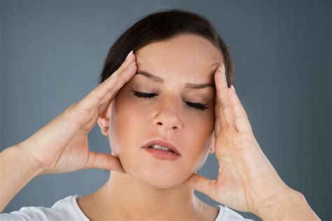 Managing the Symptoms and Triggers of Migraines Naturally