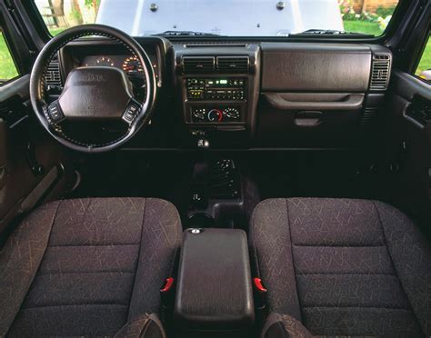 Total 93+ imagen 2005 jeep wrangler interior - Abzlocal.mx