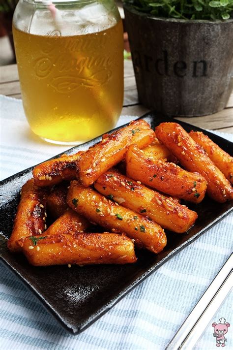 Crispy Pan Fried Ddeokbokki | Recipe | Rice cake recipes, Recipes, Sweet chilli sauce