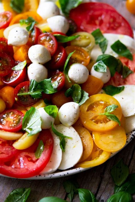 Classic Caprese Salad - Easy, Fresh & Delicious | Recipe | Caprese salad, Caprese, Italian ...