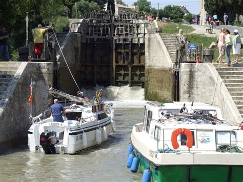 Structurae [en]: Canal du Midi - Béziers - Fonséranes Locks