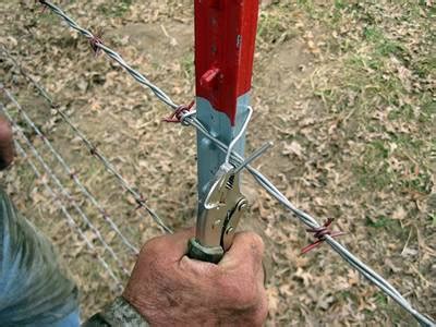 Barbed Wire Fence Post – Star Picket or Round Post for Stability