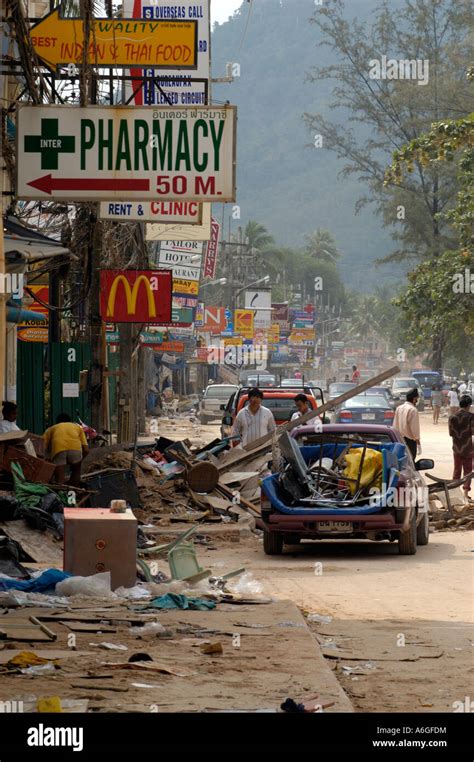 Thailand,Phuket Cleaning up Patong beach after the December 26 2004 tsunami Stock Photo - Alamy