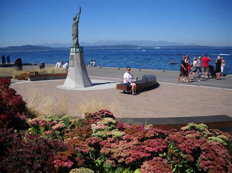 Alki Beach Park | Alki Beach Park is a long beach strip that… | Flickr