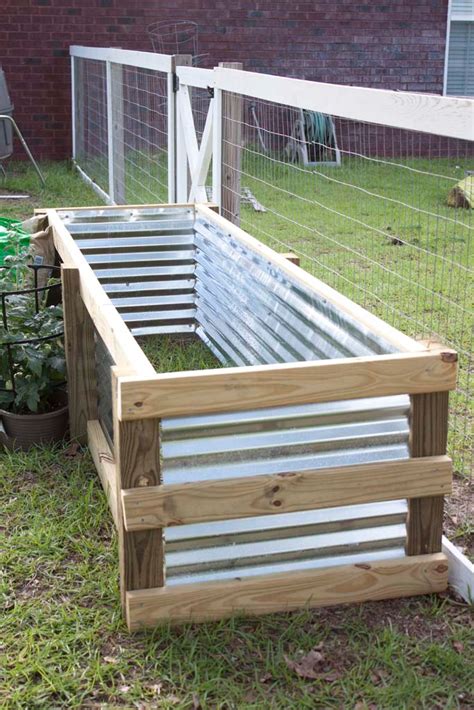 How to Build a Modern DIY Garden Box - Southern Revivals | Building a raised garden, Garden ...