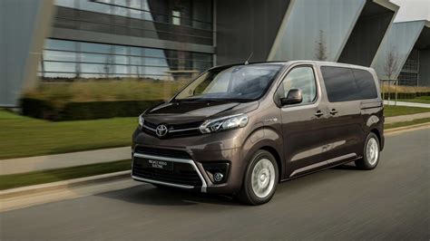 Toyota lança a van elétrica Proace Verso Electric com até 9 lugares