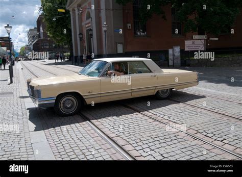 full size American car cars huge big Chrysler gas guzzler land yacht Stock Photo: 51026979 - Alamy