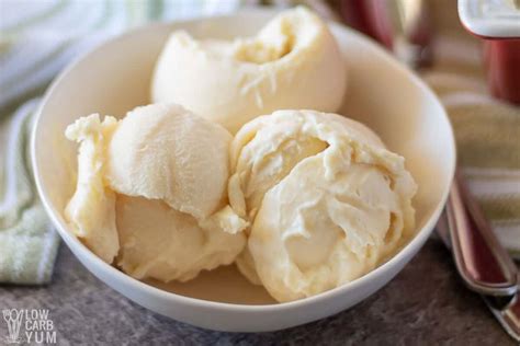 Keto Vanilla Ice Cream Recipe (No Churn Method) - Low Carb Yum