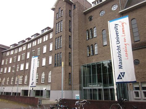 Đại học Maastricht University (UM)