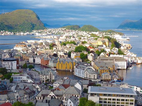 The Prettiest Coastal Cities & Towns in Norway you Have to Visit! | WORLD OF WANDERLUST