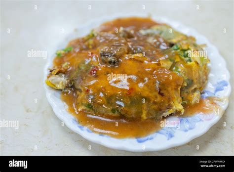 Oyster omelette Taiwan famous street market food Stock Photo - Alamy