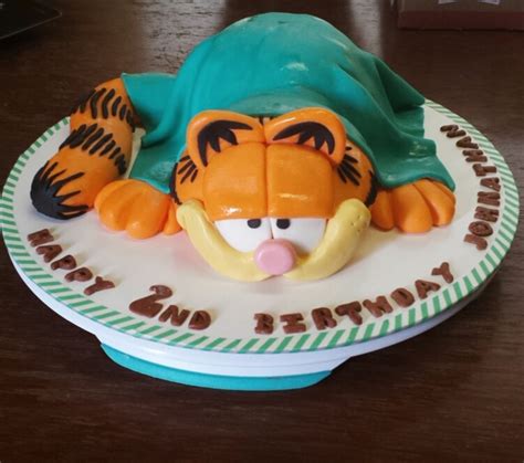 Lazy Garfield - CakeCentral.com