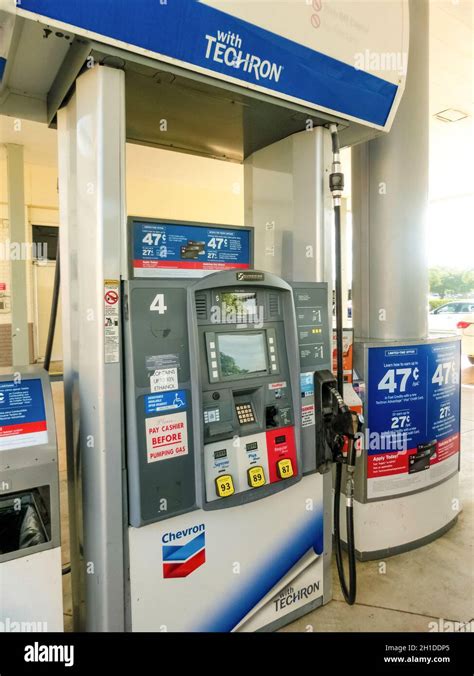 Fort Lauderdale - December 1, 2019: Chevron gas station at Fort ...