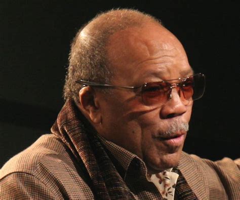 Quincy Jones Biography - Childhood, Life Achievements & Timeline