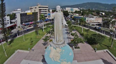 El curioso origen de la escultura de la plaza Salvador del Mundo | La ...