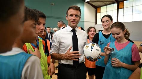 France: Emmanuel Macron embarks on the school project - Teller Report