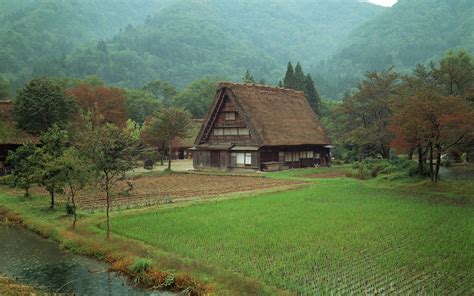 Japanese Farmhouse in the Rain : pics