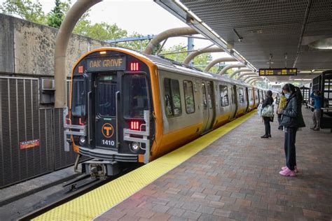 U.S. Sen. Warren demands answers from Mass. regulators about MBTA ...