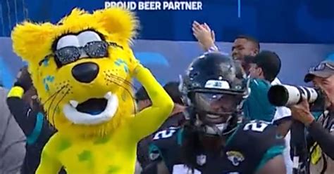 Scantily Clad Jaguars Mascot Gives Viewers Nightmare Fuel - Sports ...