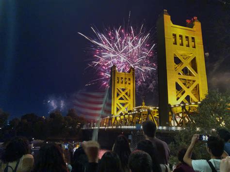 Fireworks over the Tower Bridge : r/Sacramento