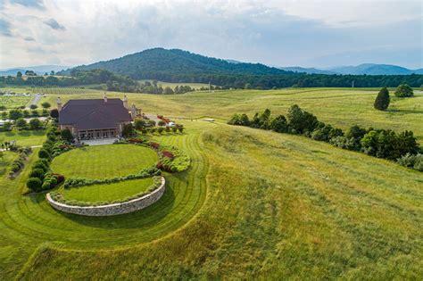 Early Mountain Vineyards: Virginia Vineyard