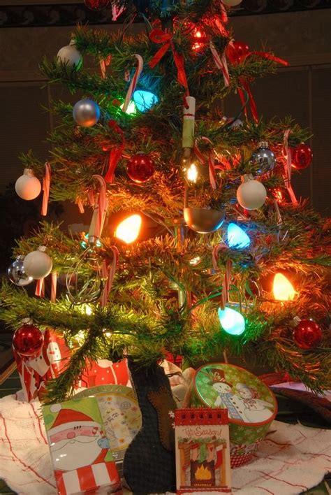 40 Old Fashioned Christmas Tree Decorations Ideas - Decoration Love