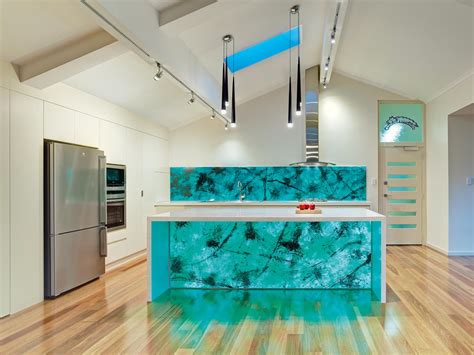 Vibrant, dramatic kitchen design - Completehome