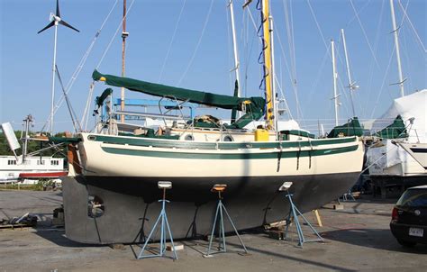 Full keel and long waterline Water Boat, Sailing Vessel, Waterline ...