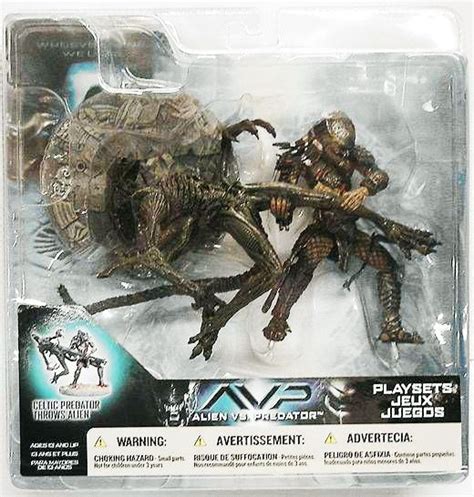 Alien vs Predator - McFarlane Toys (Series 2) - Celtic Predator throws ...