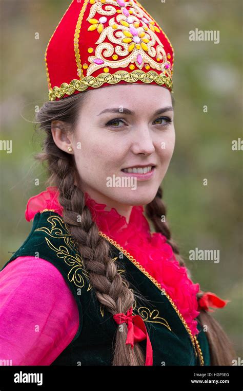 Traditional dress kazakhstan hi-res stock photography and images - Alamy