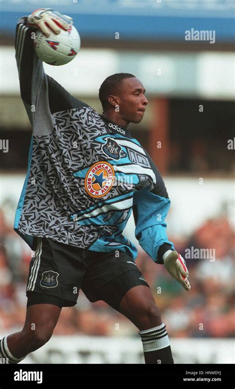 SHAKA HISLOP NEWCASTLE UNITED FC 25 September 1995 Stock Photo - Alamy