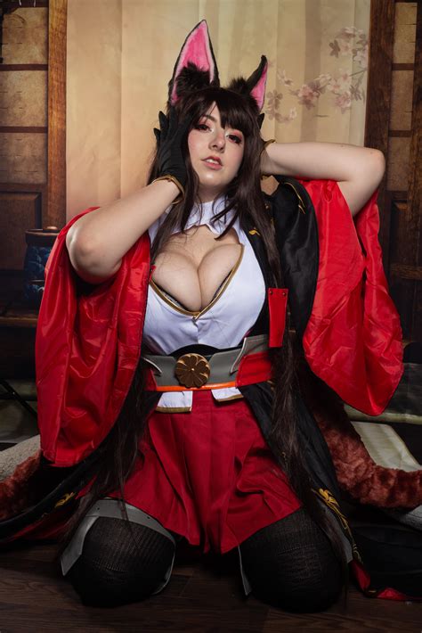 Akagi - Azur Lane Cosplay~ : r/BigBoobsCosplay