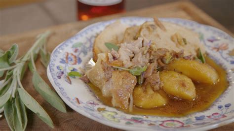 Braised Pork Shoulder, Apples and Pommeau - Recipe.tv