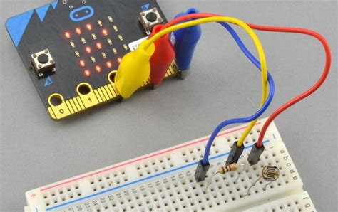 NEW GUIDE: micro:bit Lesson 4. Sensing Light @microbit_edu #microbit # ...