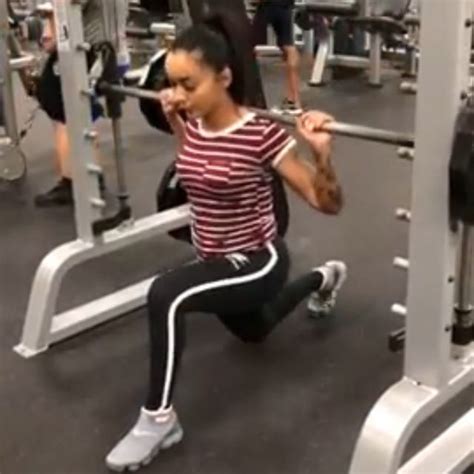 Smith Machine Lunges by Msmahogani Brown - Exercise How-to - Skimble