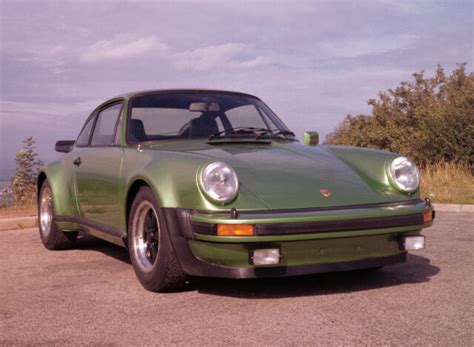 1975 Porsche 911 Turbo - Amazing Classic Cars