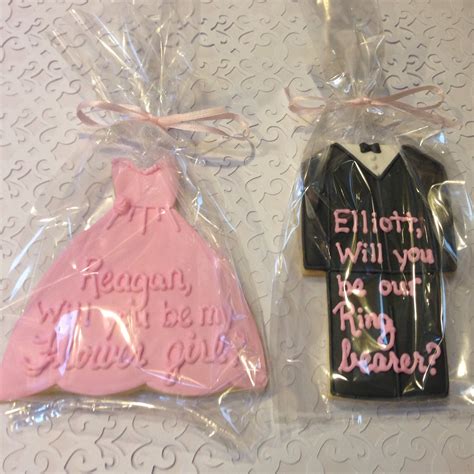 Personalized wedding cookies