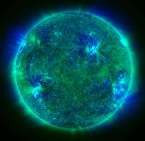 Emerald Sun - Sole Smeraldo (SDO) | Nature secret, Science nature, Earth atmosphere